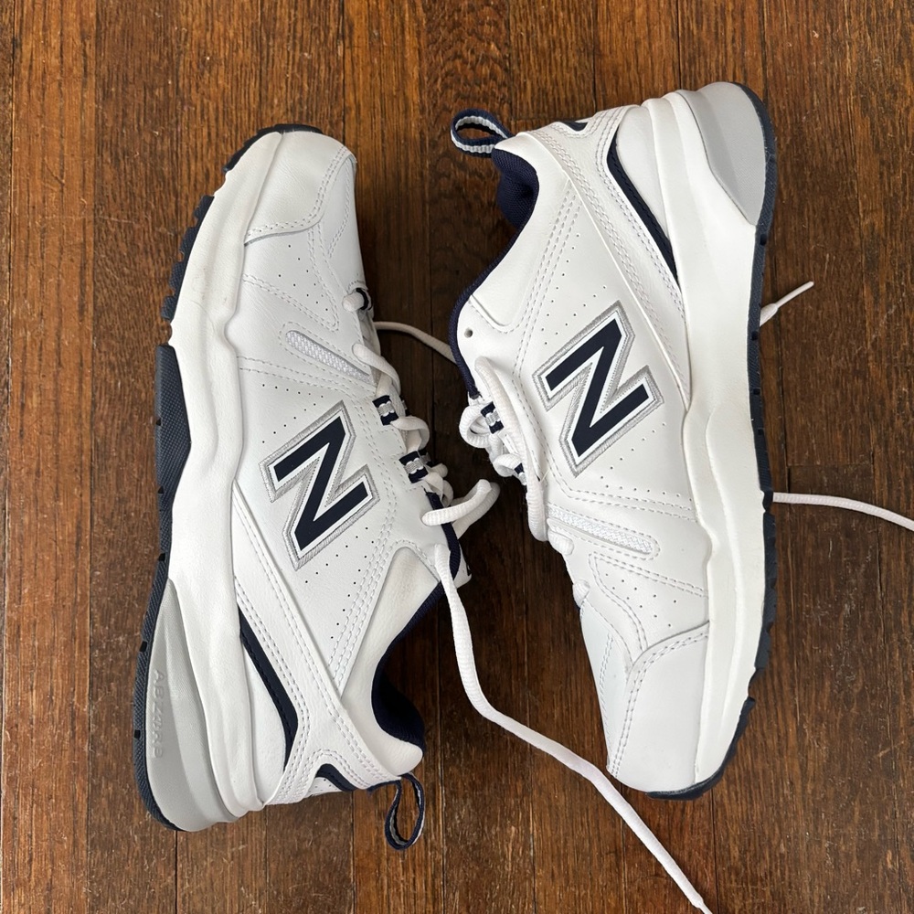 Men’s New Balance White and Dark Blue Athletic Shoes size 6.5